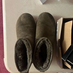 Olive mini uggs
